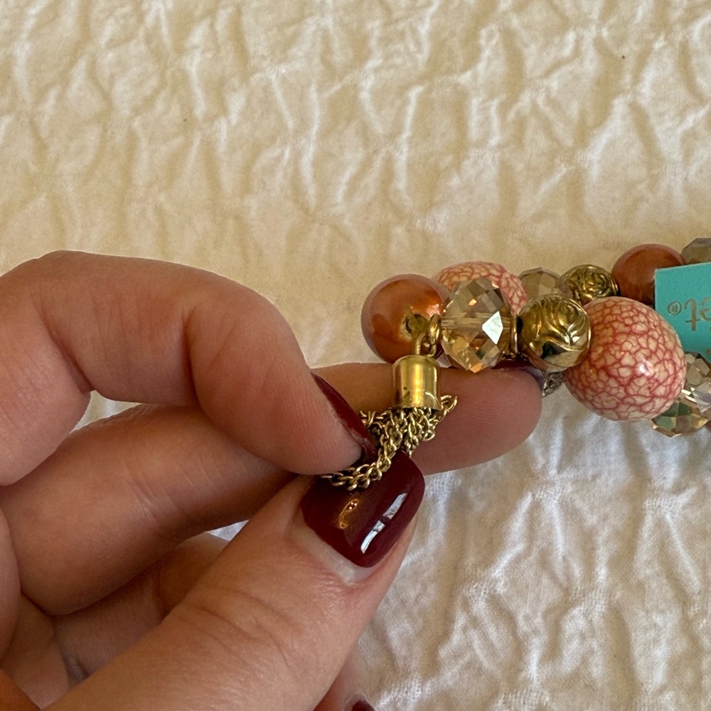 Beaded Stretch Bracelet w/ Gold Charms – Pink & Gold (Imperfection on tassel) - Picture 7 of 8